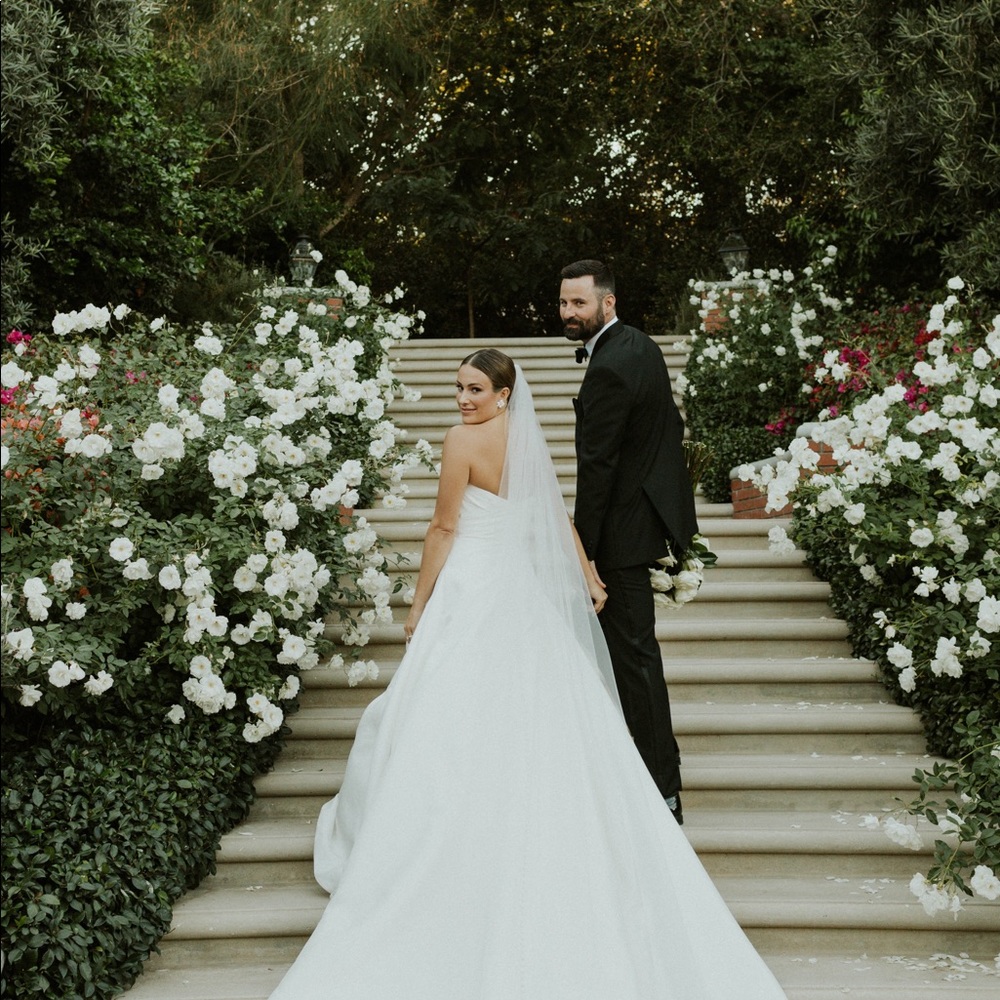 WEDDING DRESS - Picture 3 of 7